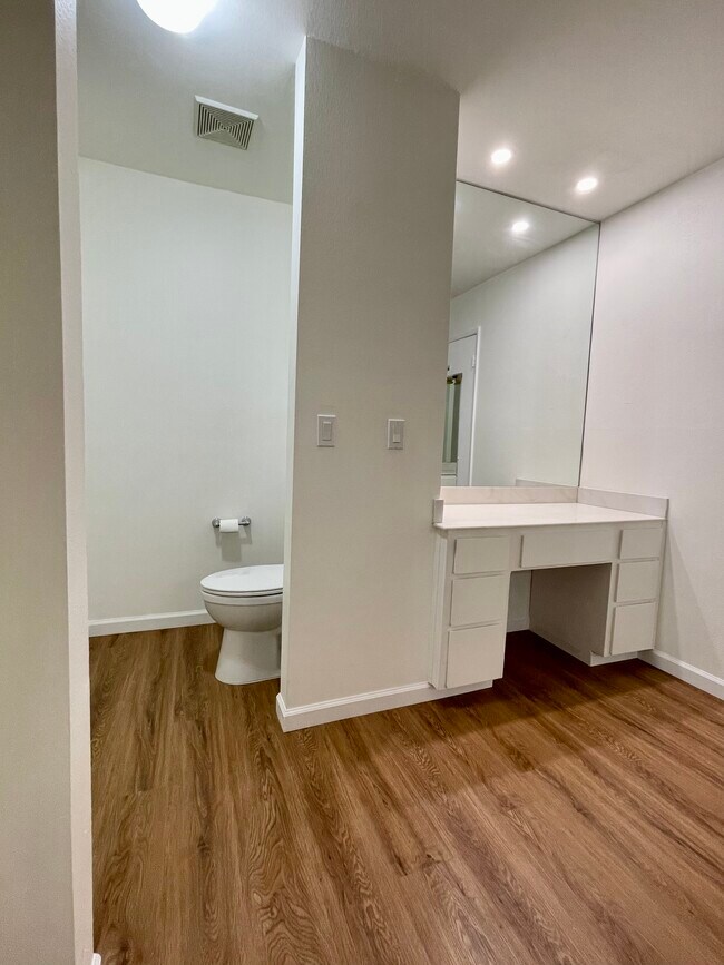 Master Bath - 12800 Avenida Alta Loma