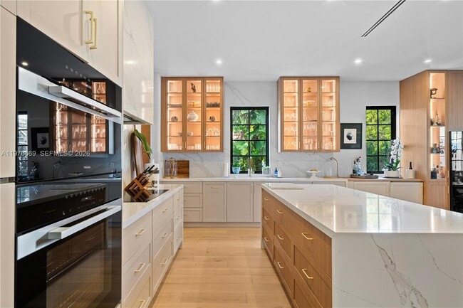 Building Photo - 2015 Country Club Prado