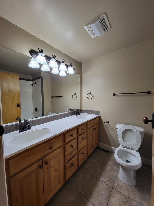 Bathroom-main floor-1 - 1905 Saint Marys Dr