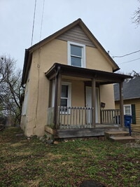 Building Photo - Charming 2-Bedroom, 1-Bathroom Home with views of Downtown Des Moines