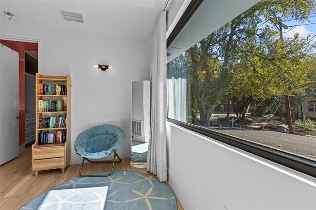 Building Photo - 5704 Driftwood Dr