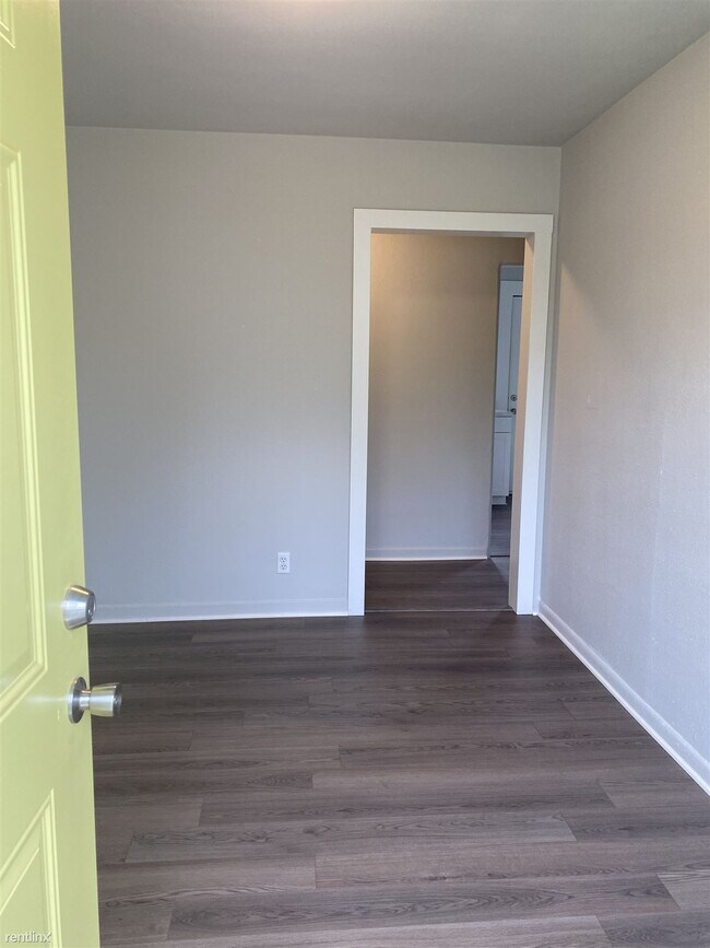 Building Photo - 2 br, 1 bath Duplex - 2634 Foster Street