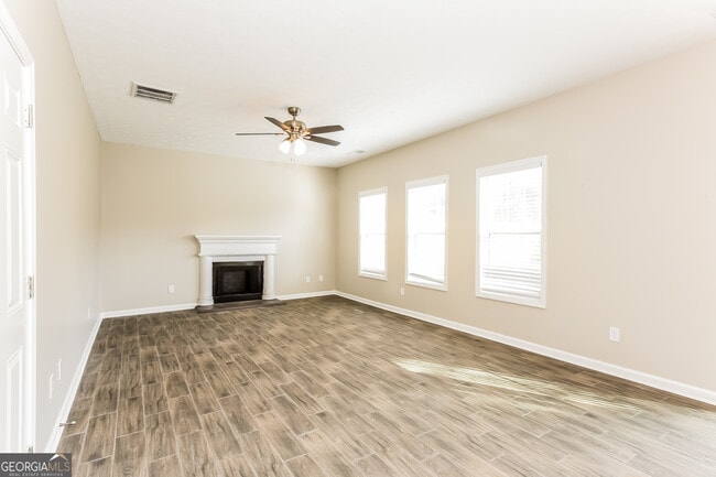 Building Photo - 3644 Walnut Creek Way