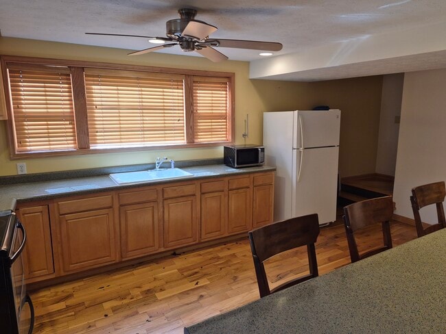 Building Photo - 621 Gypsy Ave