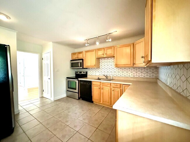 Building Photo - 533 Inwood Dr