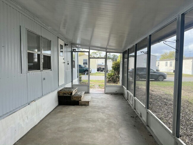 Building Photo - 133 Lakeside Garden Cir