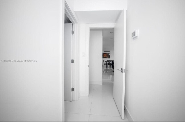 Building Photo - 5600 Collins Ave