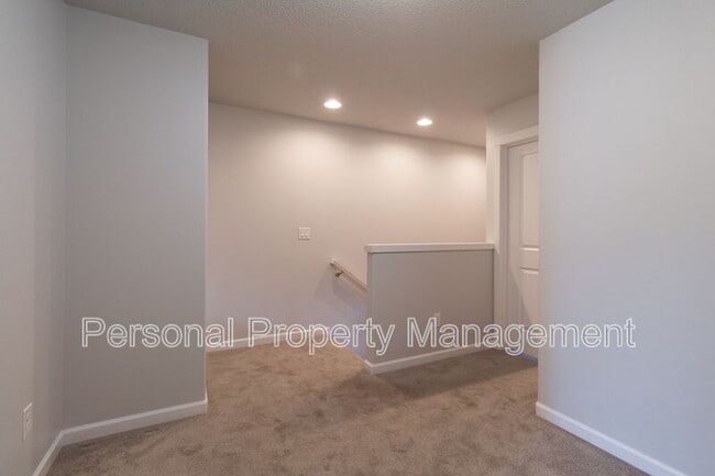 Building Photo - 5705 NE 59th Way