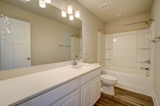 Building Photo - Gorgeous 4 BR, 3BA, Home with Loft, and 2 ...