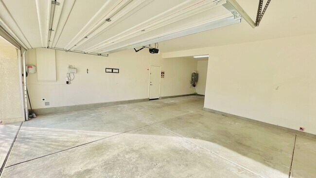 Building Photo - 11998 Santiam Ct