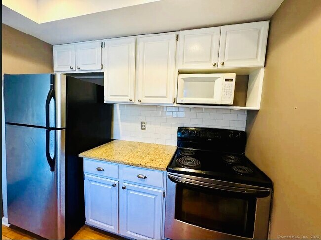 Building Photo - 107 Glen Dr