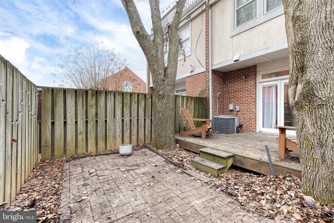 Building Photo - 1928 Aliceanna St