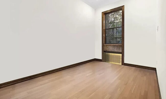 Building Photo - 121 East 37th Street