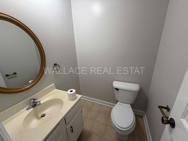 Building Photo - NEW RENTAL RATE...FARRAGUT LIVING OFFERING 4 BEDROOMS AND 3.5 BATHS WITH NICE SUN PORCH