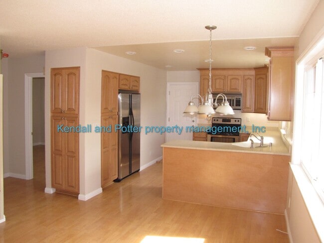 Building Photo - 302/303