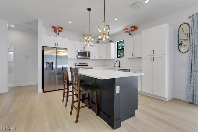 Building Photo - 3807 27th St SW