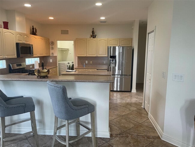 Building Photo - 10690 Old Hammock Wy