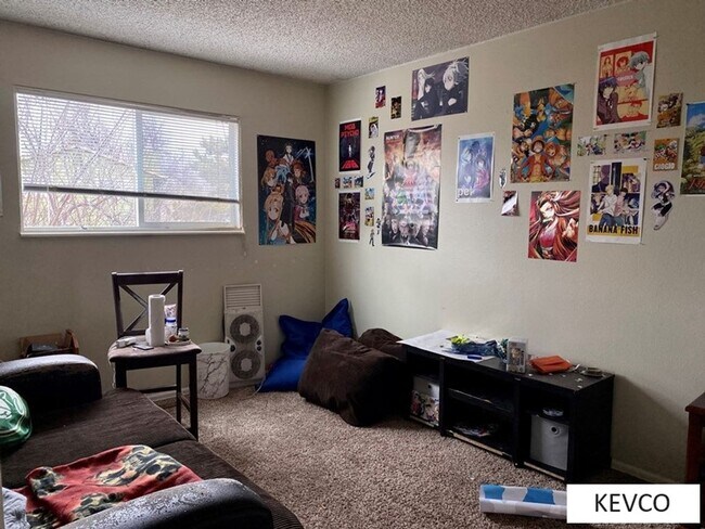 Building Photo - Large Home with Excellent Backyard and Patio