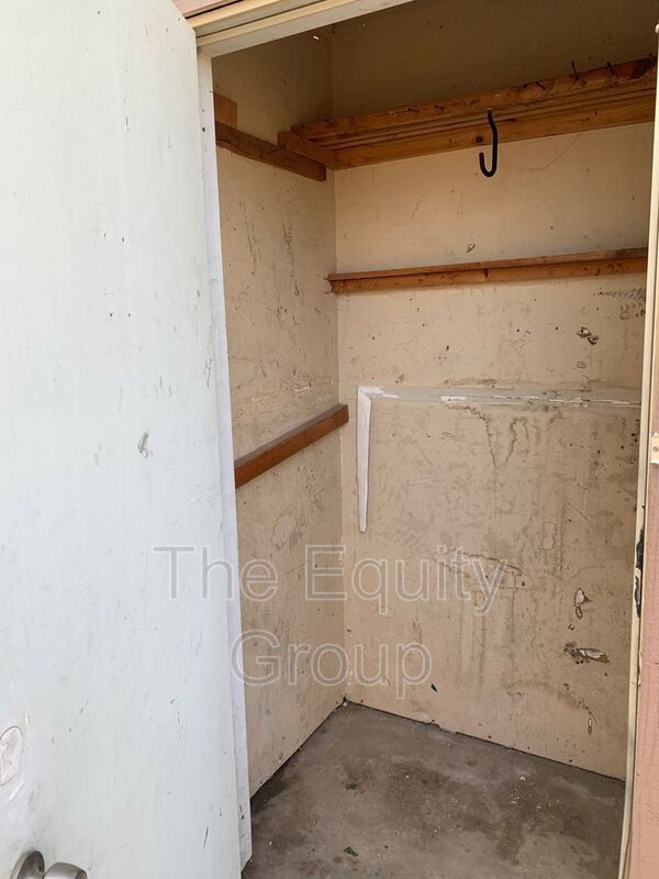 Building Photo - 3928 W Meadow Ave