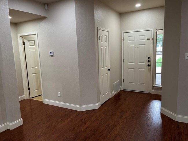 Building Photo - 1204 Jordan Ln