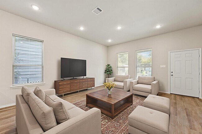 Building Photo - 8687 Sassafras