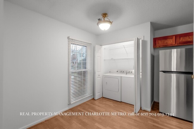 Building Photo - Charming HOME in Prime South Charlotte Location!