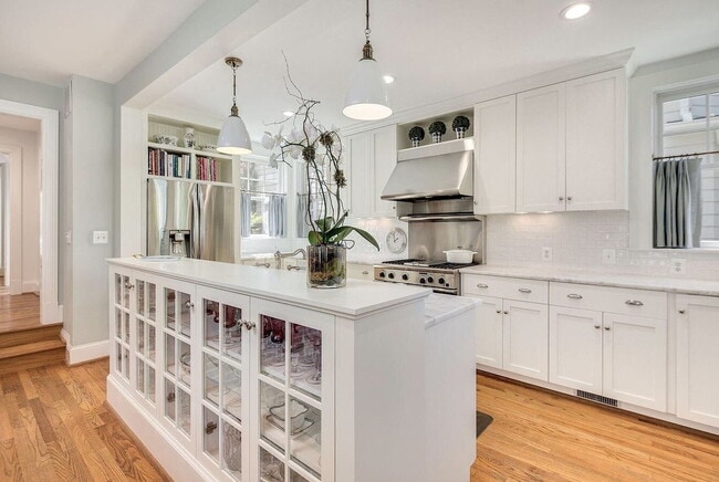 Building Photo - 3-Bed, 4-Bath Retreat in Chevy Chase!"