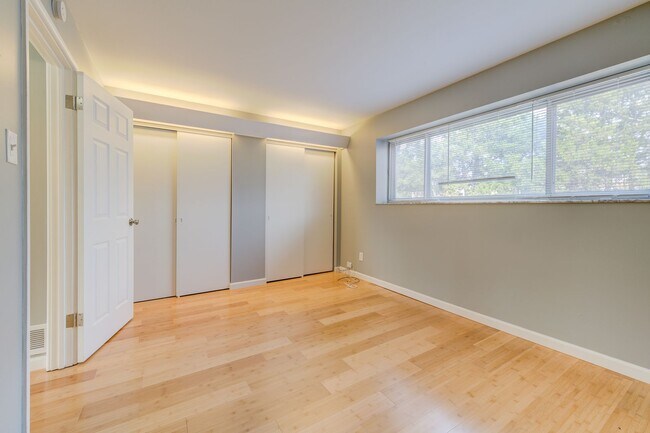 Building Photo - Minutes from I-170. Ask about our Move in ...