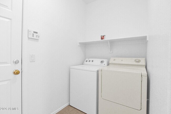 Building Photo - 5820 S 26th Pl
