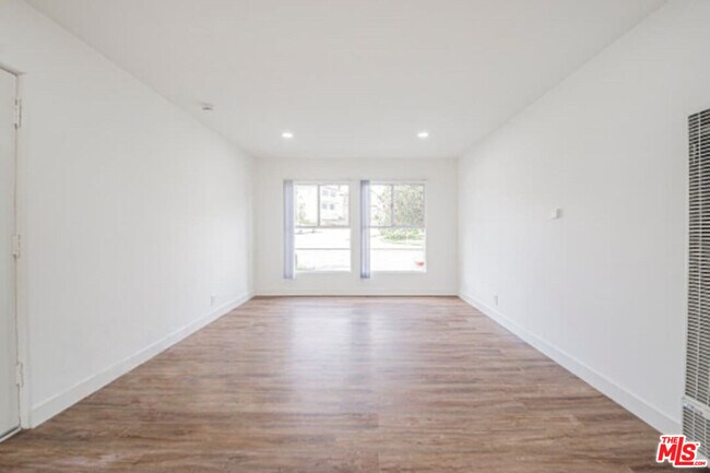 Building Photo - 3370 W 83rd St