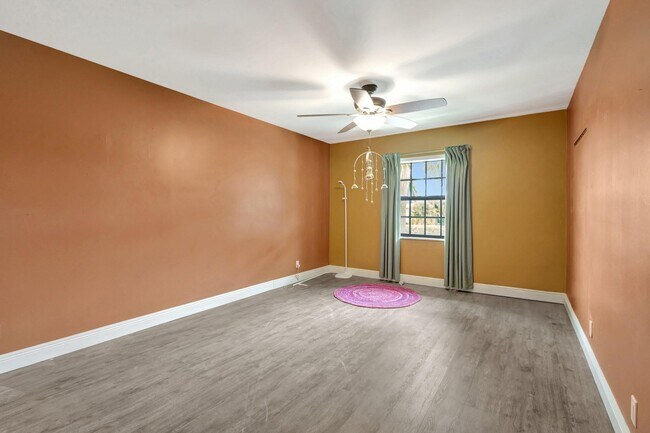 Building Photo - 3118 Florida Blvd