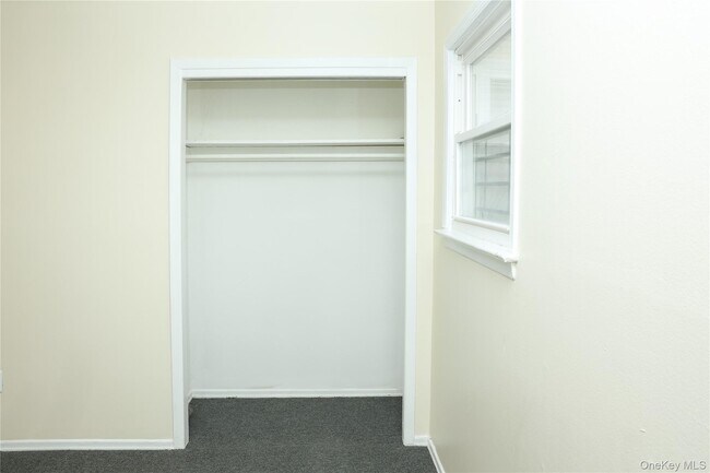 Building Photo - 13 Regina Pl