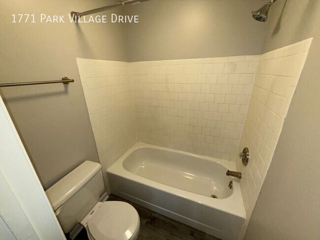 Building Photo - 1771 Park Village Dr