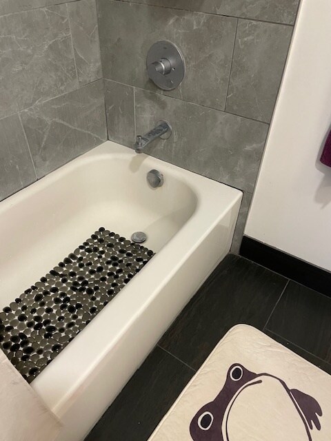 Shower over tub - 1188 Valencia St