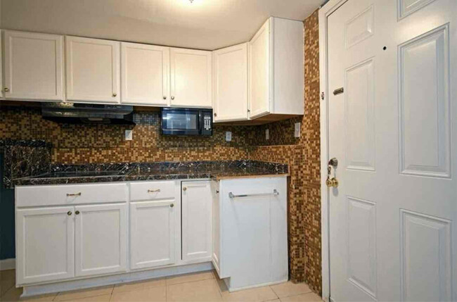 Building Photo - 2605 Waterford Park Dr