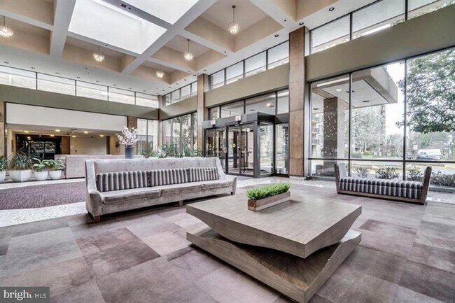 Building Photo - 3709 S George Mason Dr