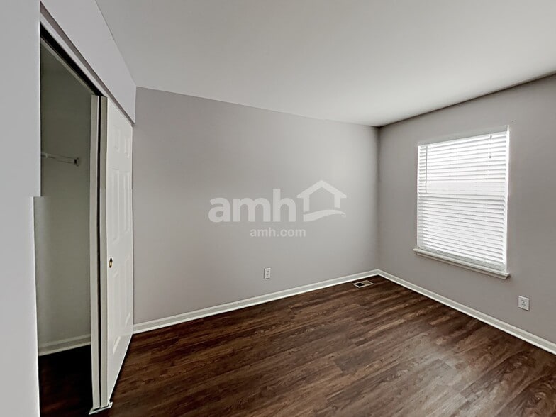 Building Photo - 204 Stearn Dr