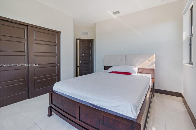 Building Photo - 13659 SW 159th Ave