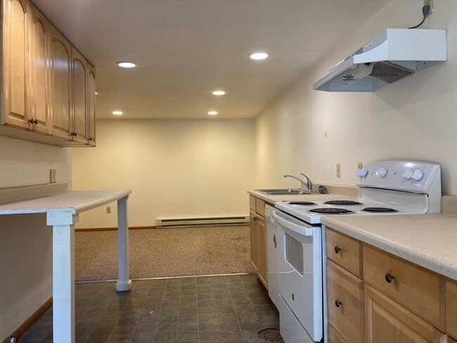 Building Photo - 729 S 14th Ave