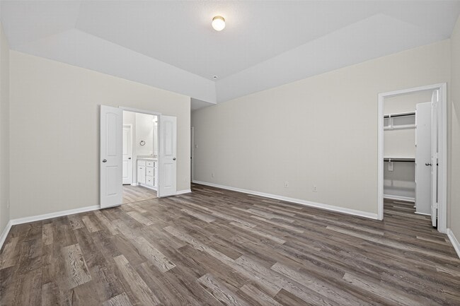 Building Photo - 15059 Meadow Glen N