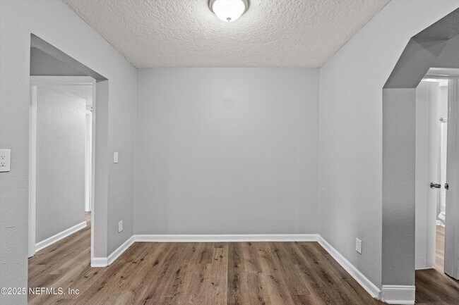 Building Photo - 2739 King Cole Dr