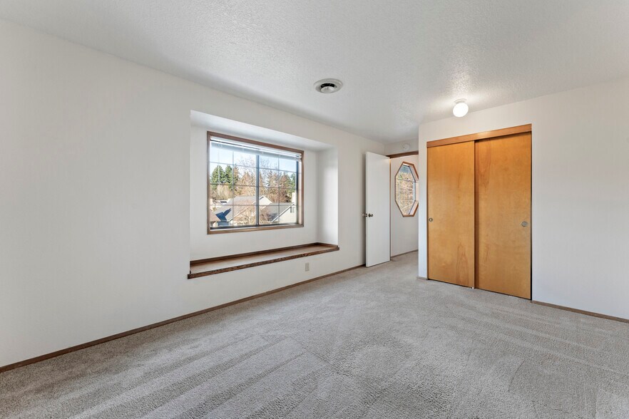 Building Photo - 7050 SW 174th Ave
