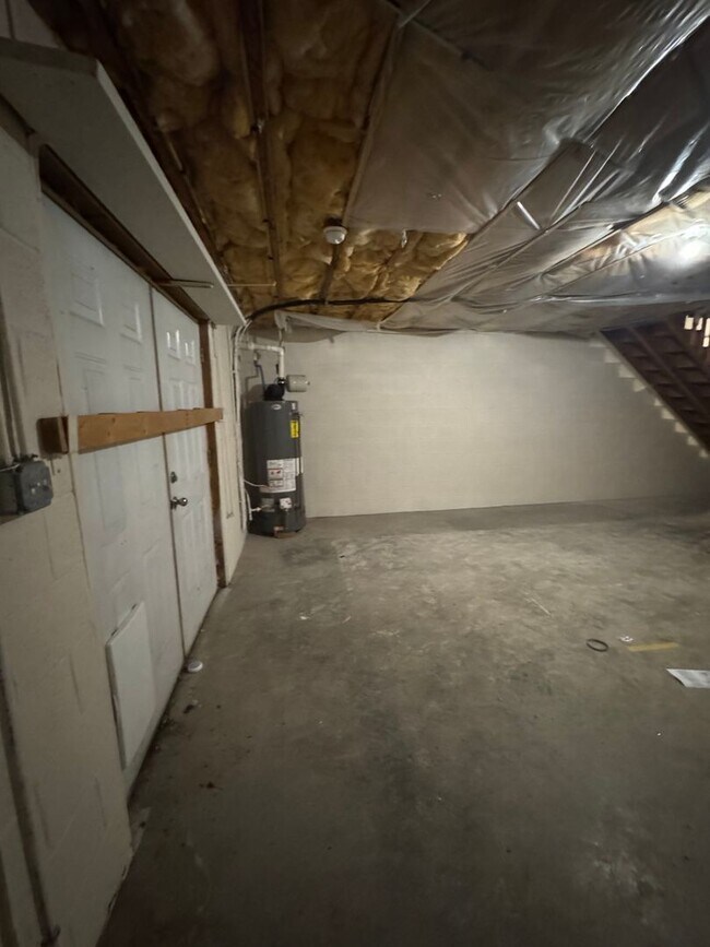 Building Photo - 1232 Camelot Ct