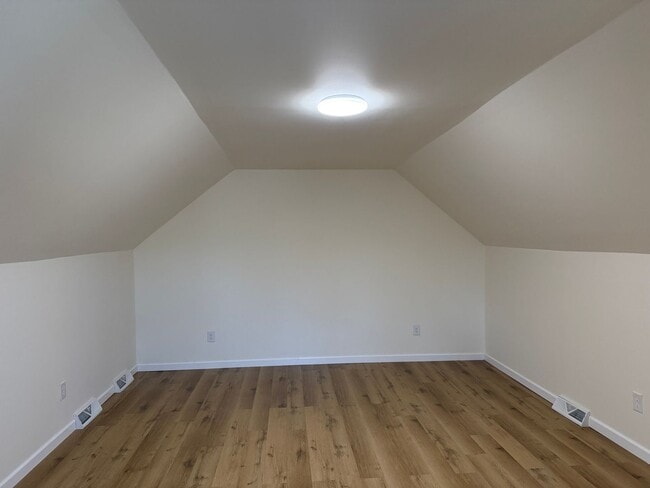 Building Photo - Quiet Neighborhood Updated 3BR Townhouse in Lancaster