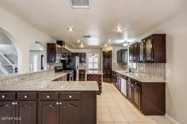 Building Photo - 6104 La Posta Dr