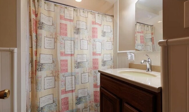 Building Photo - 324 Butterfield Ave