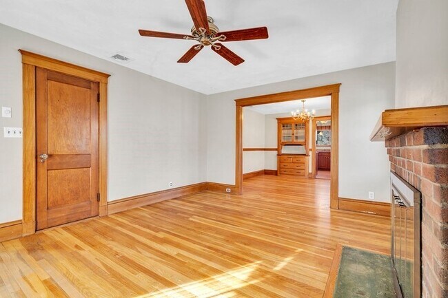 Building Photo - 11-13 Bridgham Avenue Unit 2