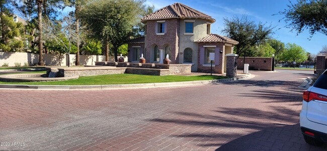 Building Photo - 2743 S Sulley Dr