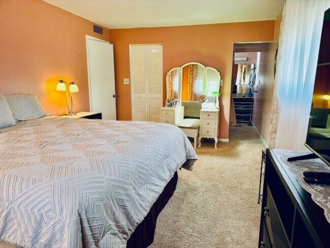 Building Photo - 2BD/2BA, NORTH INDIALANTIC CONDO IN PALM C...