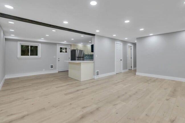Building Photo - 5182